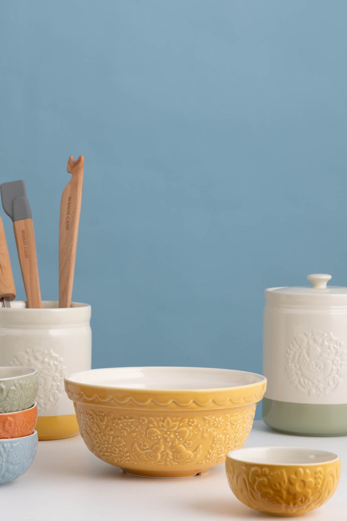 Mason Cash Home to Roost orange mixing bowl, ceramic Rührschüssel with a decorative rooster design, ideal for baking and cooking.
