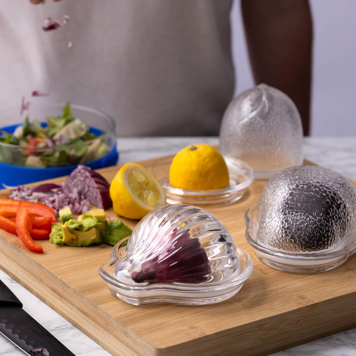 KILNER Onion Keeper clear food storage container for fresh onions, transparent plastic Frischhaltebehälter with secure lid.