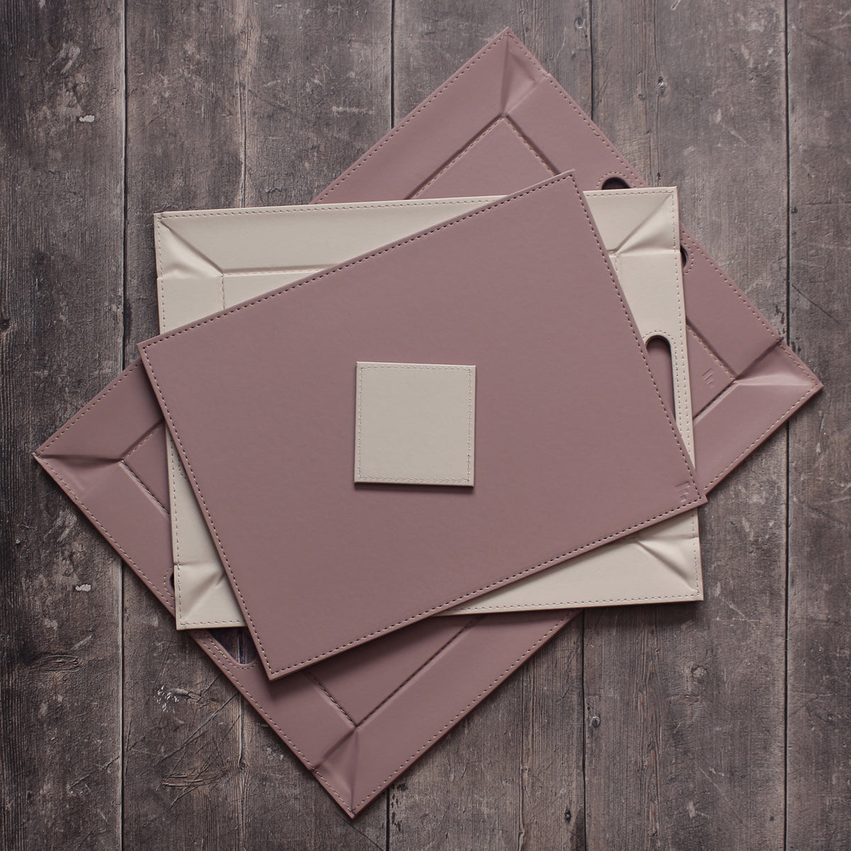 Large Freeform 2-in-1 Wendetablett with reversible surface, combining a tray and table mat for versatile use.