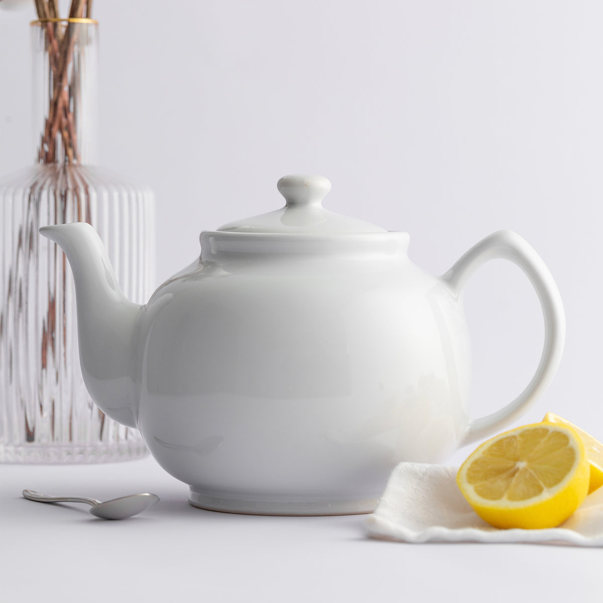 White P & K Kensington Teekanne with a classic design, ideal for brewing and serving tea.