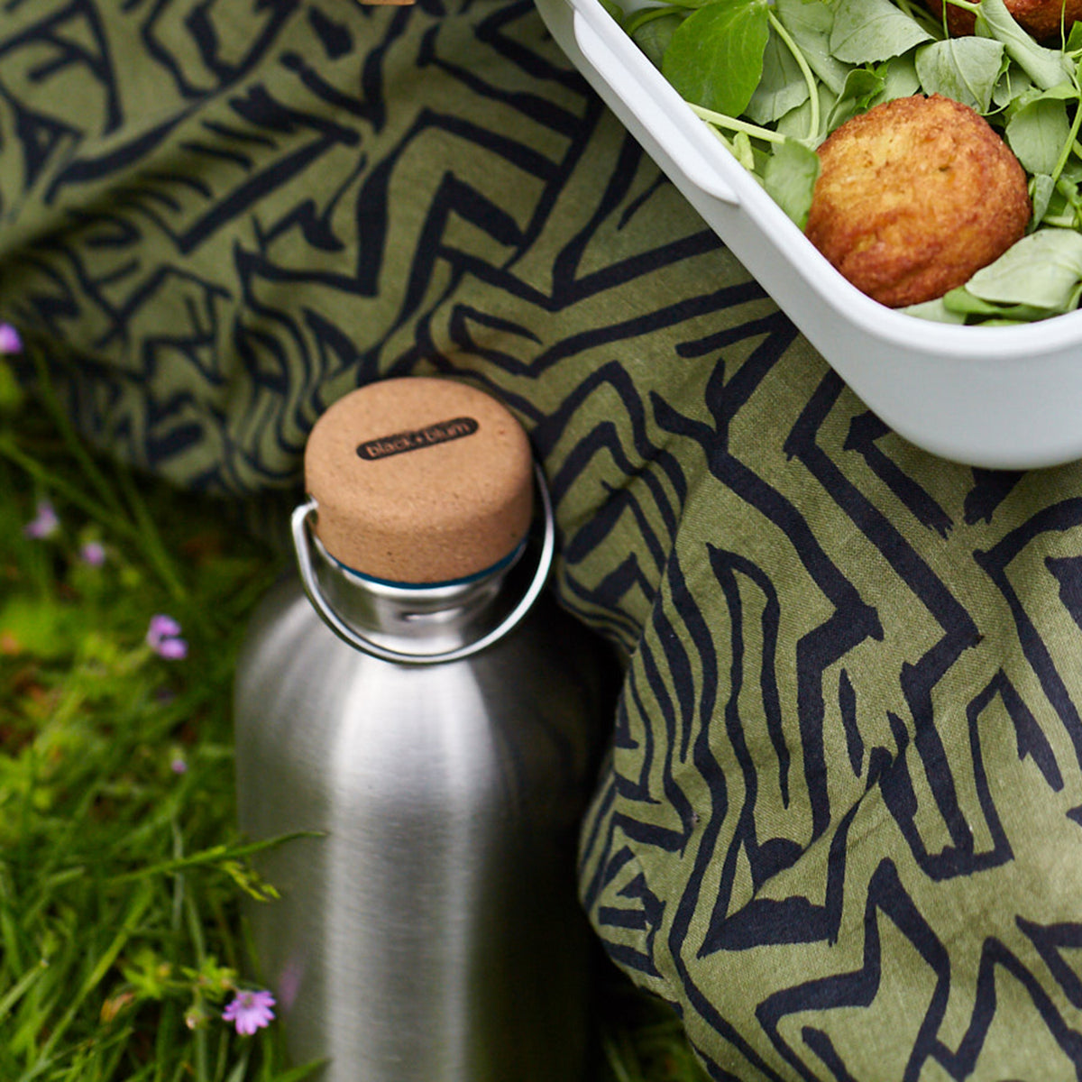 Black+Blum Classic 600ml reusable water bottle with black cap and sleek design, ideal for daily hydration.