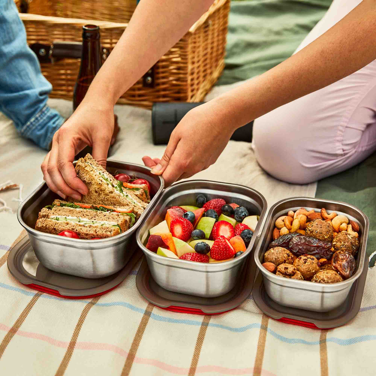 BLACK+BLUM multifunction storage containers 3-piece set with 650, 900, and 1200 ml sizes, featuring sleek black design.