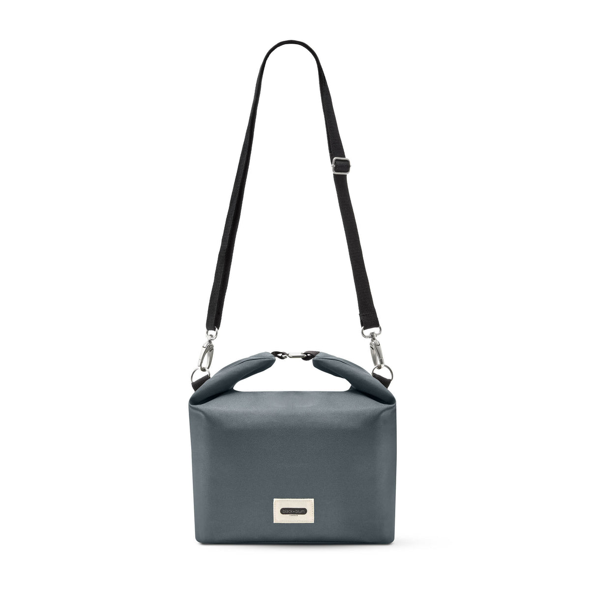 Black+Blum insulated lunchbag with black exterior and zipper closure, designed for carrying lunch in a 10-liter capacity.