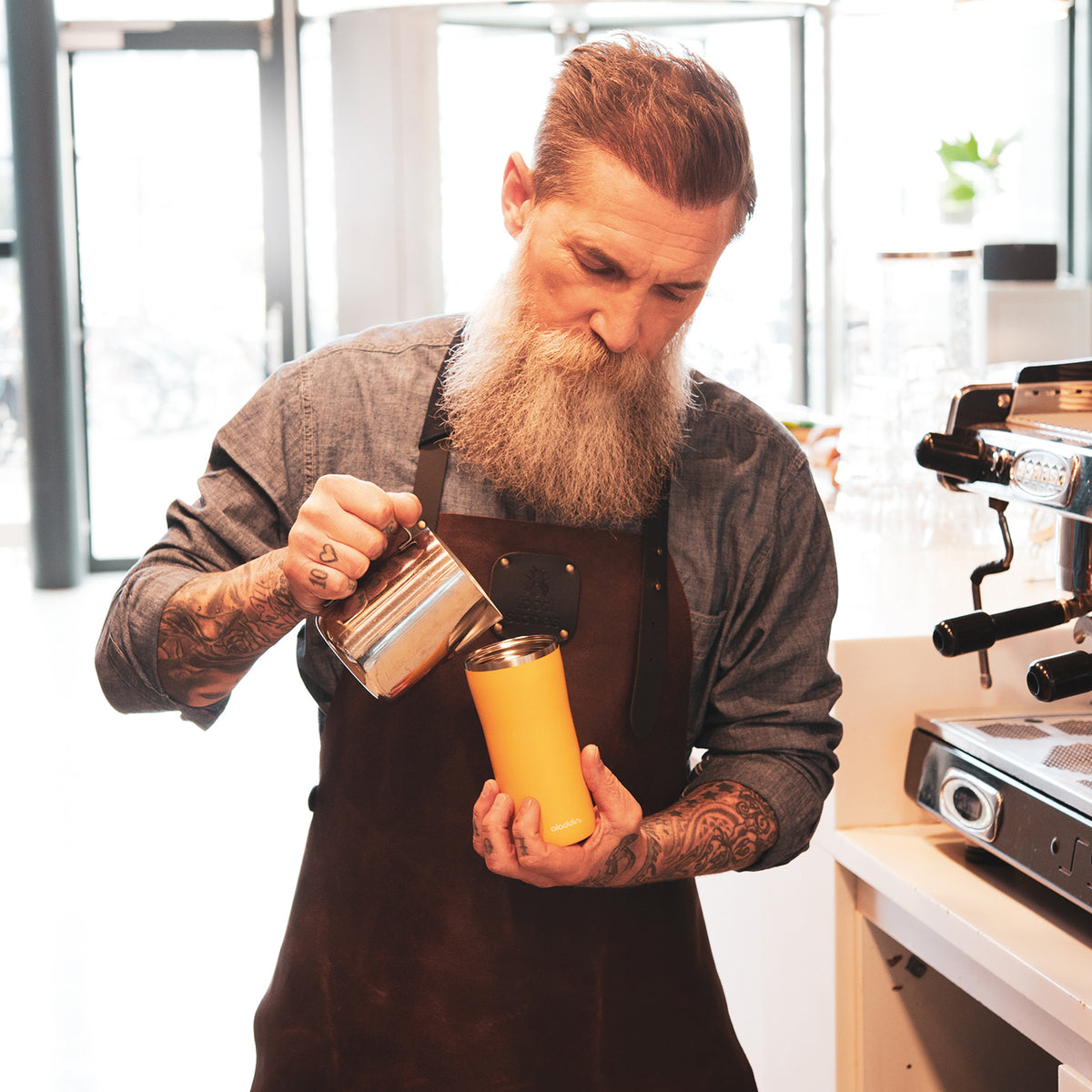 ALADDIN Barista thermobecher in Sonnen-Gelb, 350 ml, stainless steel travel mug with lid for hot drinks.