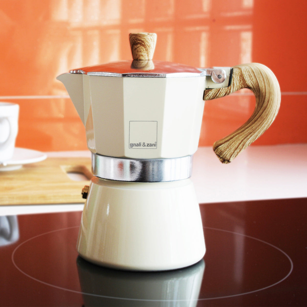 GNALI & ZANI Venezia espresso maker in cream color, stovetop espresso pot with classic design and metal handle.