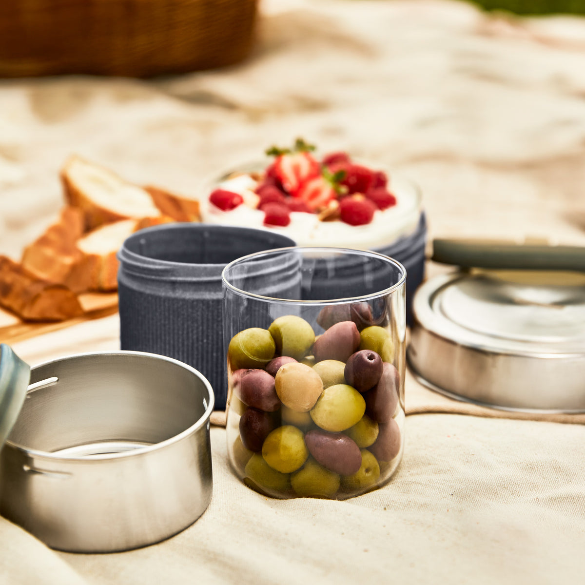 Black+Blum glass lunch box in slate with a secure lid, ideal for to-go lunches and picnics.