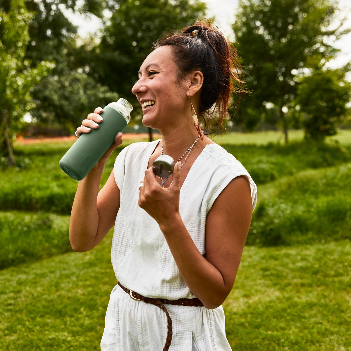 BLACK+BLUM TO-GO GLAS water bottle in ocean blue with a sleek design, 600 ML capacity, made of durable glass.