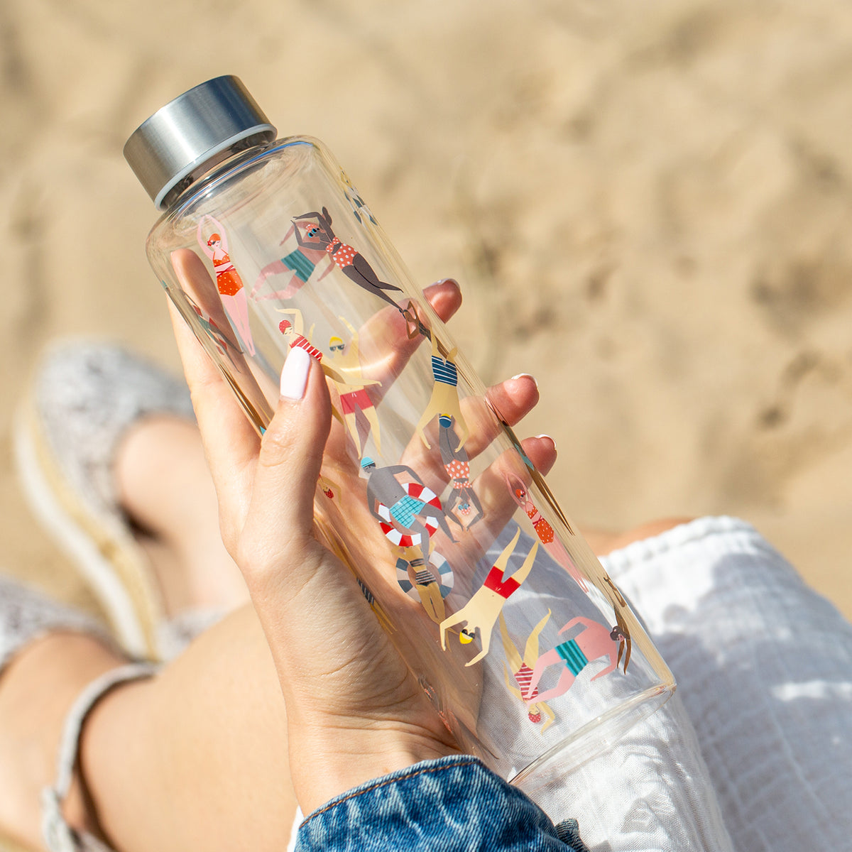 Glass water bottle from Typhoon PURE ACTIVE, 600 ml, with a sleek design and secure lid for hydration on the go.