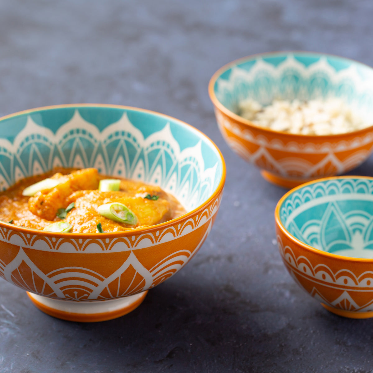 Typhoon Worlds Foods India Schale in three sizes, colorful ceramic bowls with traditional Indian design and patterns.