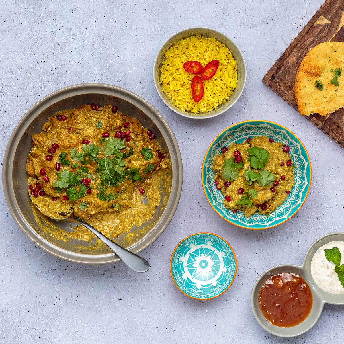 Typhoon Worlds Foods India Schale in three sizes, ceramic bowls with colorful patterns and traditional Indian designs.
