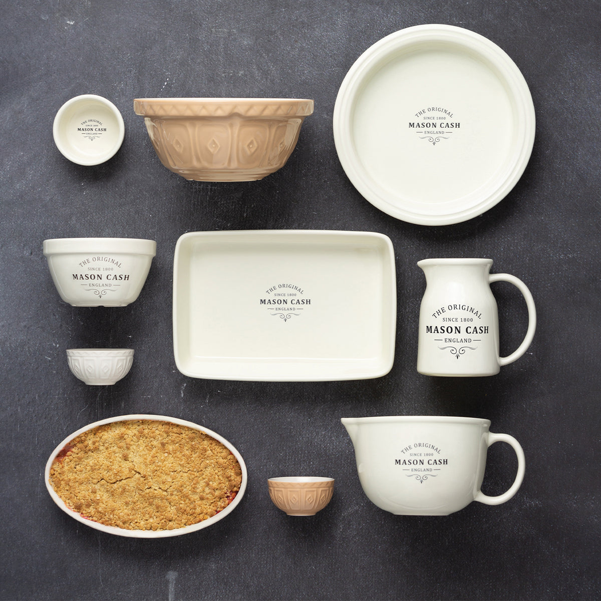 Mason Cash Heritage ramekin form in 220 ml, ceramic baking dish with a classic design, suitable for individual servings.