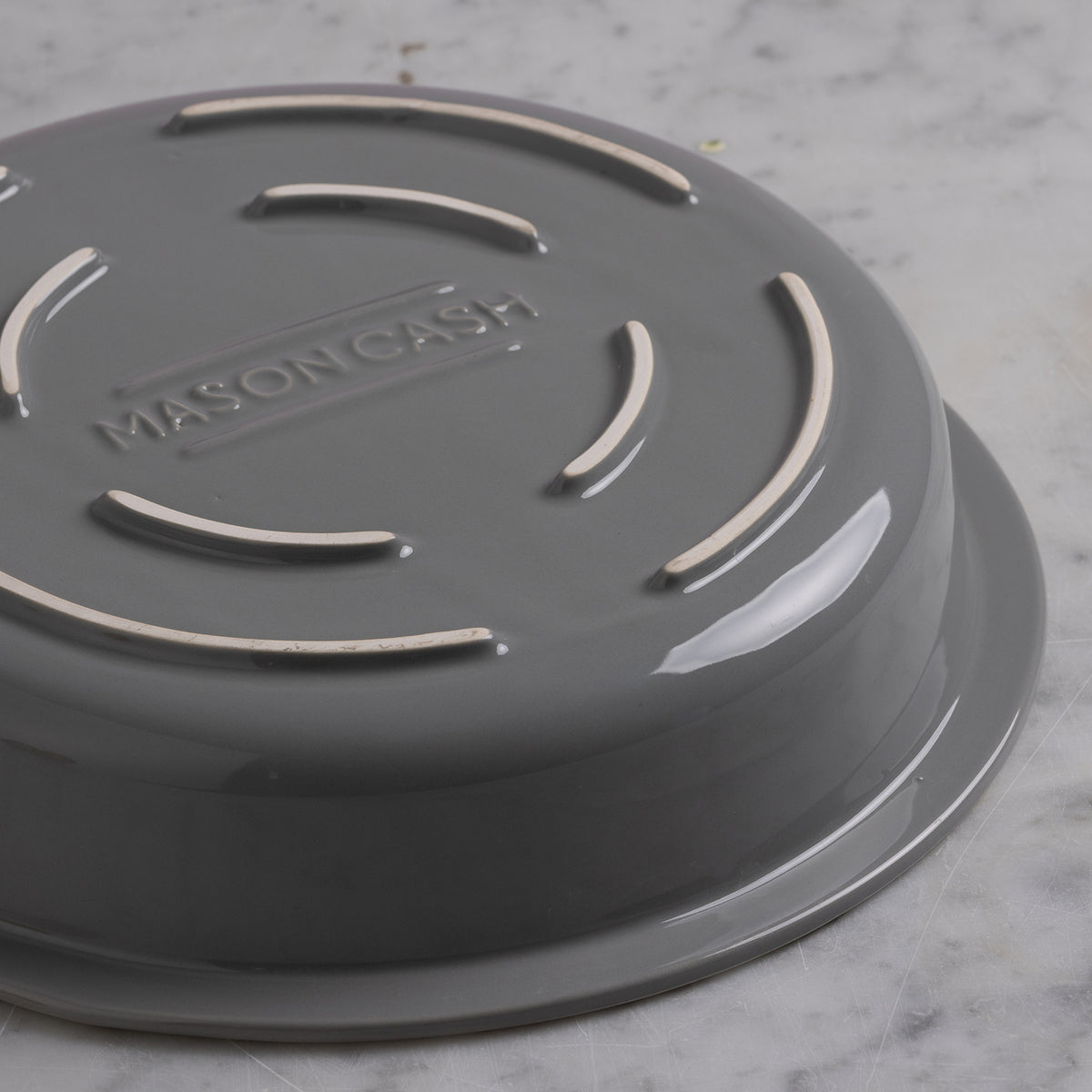 Mason Cash 29 cm ceramic Kuchen-Auflaufform with a white finish, designed for baking casseroles and baked dishes.