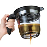 CUISIPRO Fett-Trenner with Easy Drip system, acrylic material, used for separating fat from liquids in cooking and food prep.