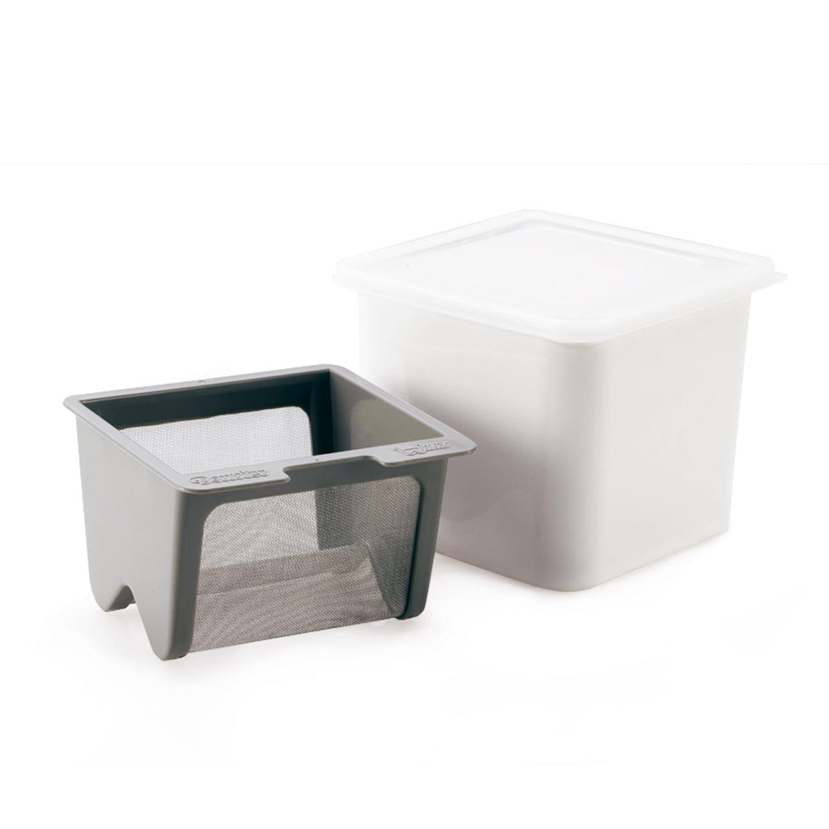 CUISIPRO Frischkäse-Set in weiß, featuring various fresh cheese spreads and blocks, on a clean background.
