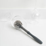 CUISIPRO FLEXI cleaning brush in green, 29 cm long with flexible bristles for effective cleaning surfaces.