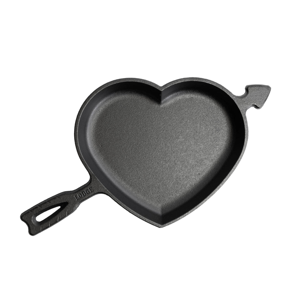 Lodge classic heart-shaped cast iron skillet, 22.8 cm diameter, with a smooth black finish and sturdy handle.
