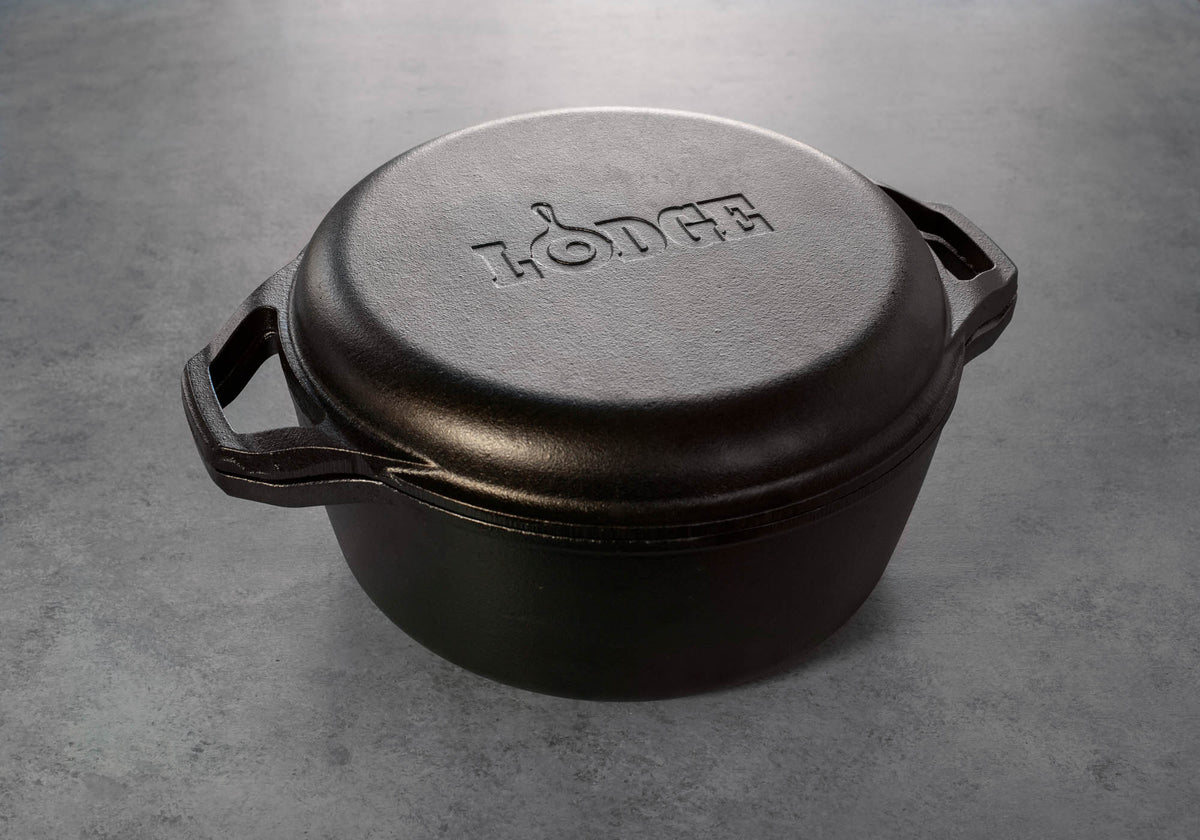 Lodge Dutch-Oven in black with 5.7L capacity, chef-style cast iron cookware suitable for stovetop and oven use.