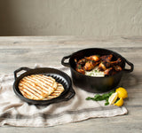 Lodge Dutch-Oven in black with 5.7L capacity, chef-style cast iron cookware, suitable for baking, roasting, and simmering.
