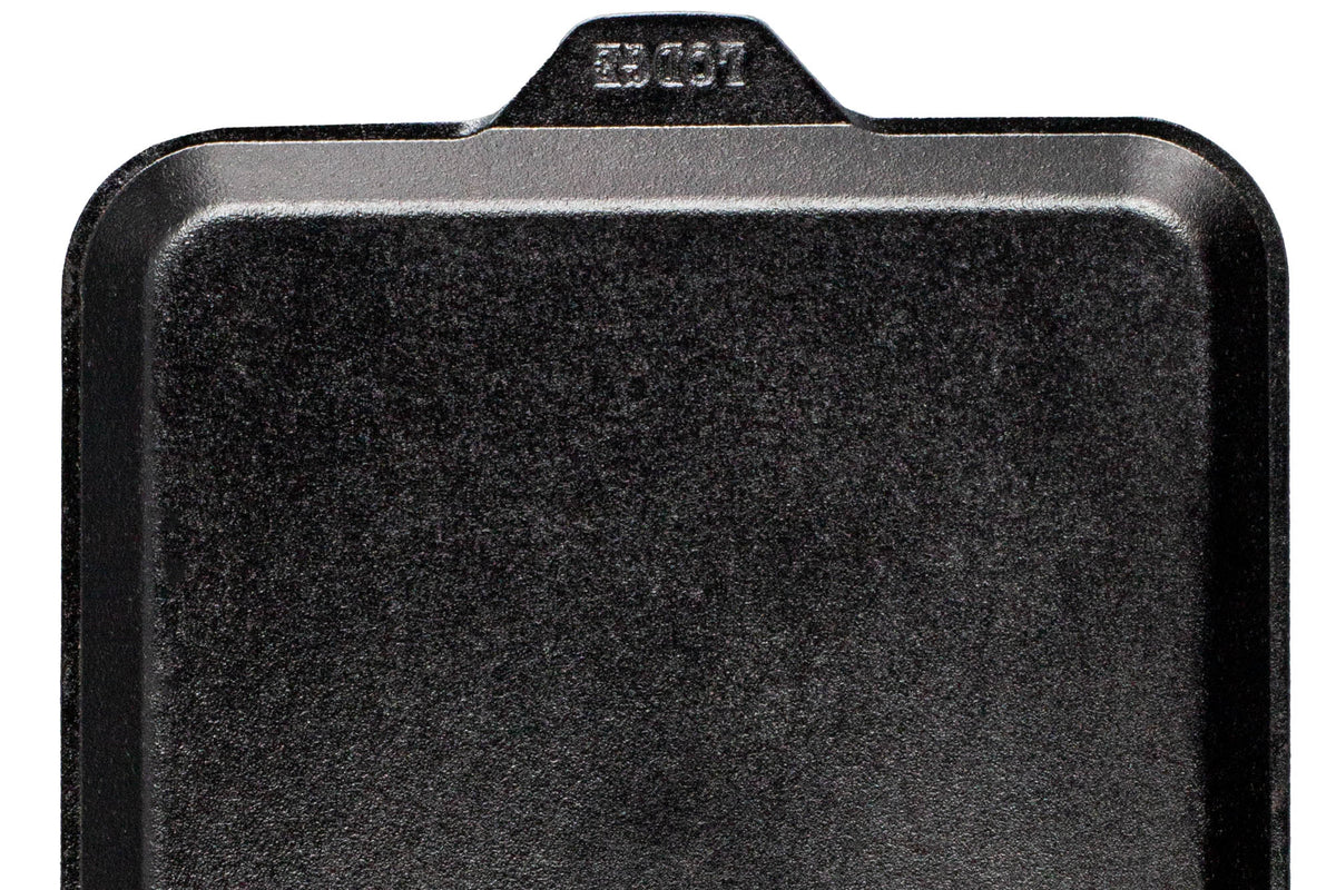Lodge Classic square black grill plate, 27.9 cm, cast iron cooking surface with ridges for grilling.
