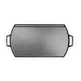 Lodge black cast iron grill plate, 51 cm, with locking mechanism, suitable for outdoor cooking and grilling.