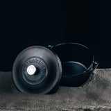 Lodge black cast iron skillet with 5.2-liter capacity, sturdy handle and black finish for versatile cooking.