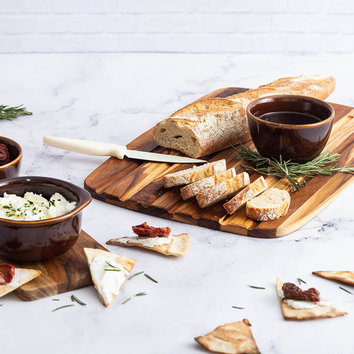 TEAKHAUS teak wood cutting board, ESSENTIAL series, natural finish, rectangular shape with smooth edges and sturdy surface.