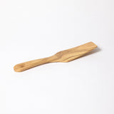 BÉRARD brown 25 cm pastry spatula with a flat, flexible blade for baking and pastry preparation.