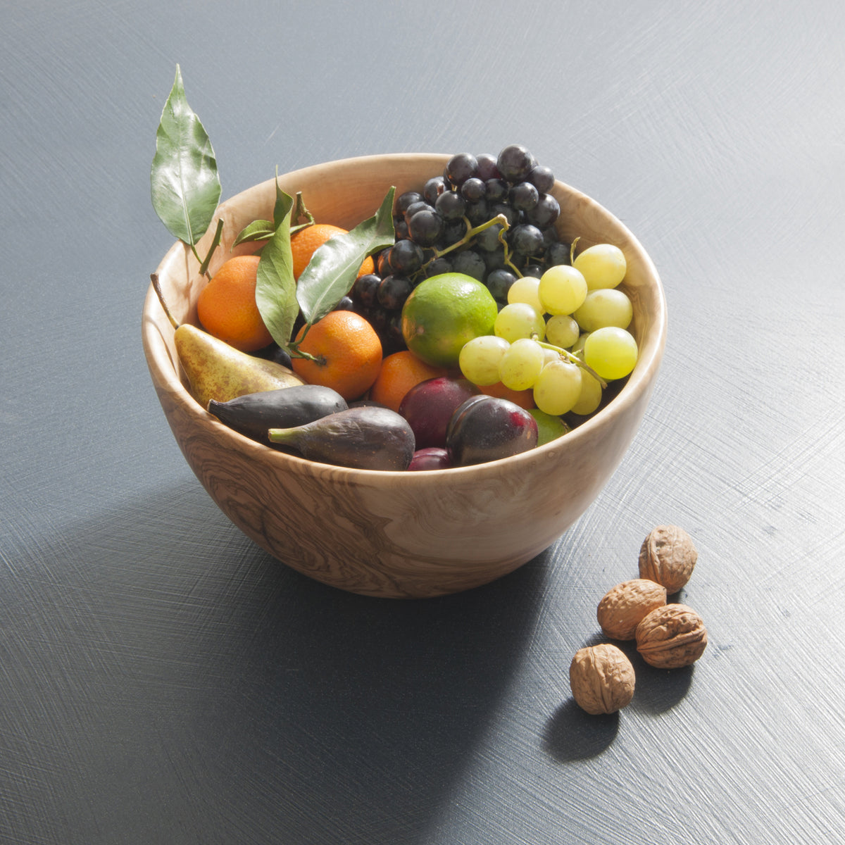 BÉRARD brown fruit bowl with a 15 cm diameter, showcasing a stylish ceramic design for fruit display.