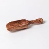 BÉRARD salt scoop in brown wood, 18 cm long with a simple, ergonomic handle for easy salt transfer and seasoning.