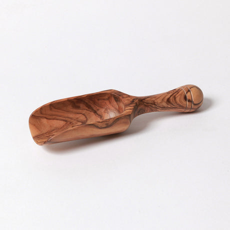 BÉRARD salt scoop in brown wood, 18 cm long with a simple, ergonomic handle for easy salt transfer and seasoning.