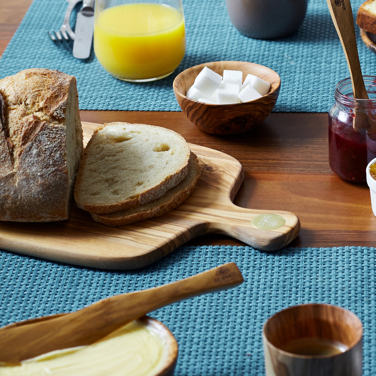 BÉRARD Olivenholz-Schneidbrett mit Griff, RACINE, handcrafted cutting board with handle in rich olive wood finish