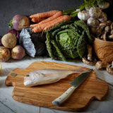 BÉRARD Olivenholz-Schneidbrett RACINE, 40 cm, handcrafted wooden cutting board with natural olive wood grain.
