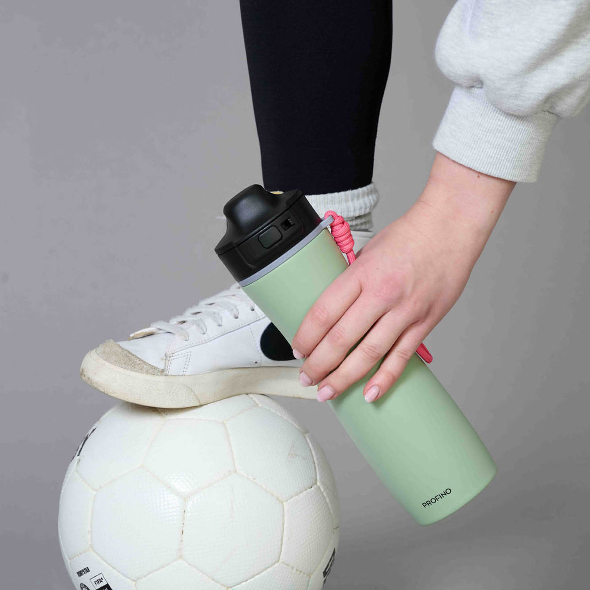 PROFINO ACTIVE 600 ml insulated bottle showing stainless steel body and screw-on lid for hot and cold beverages.