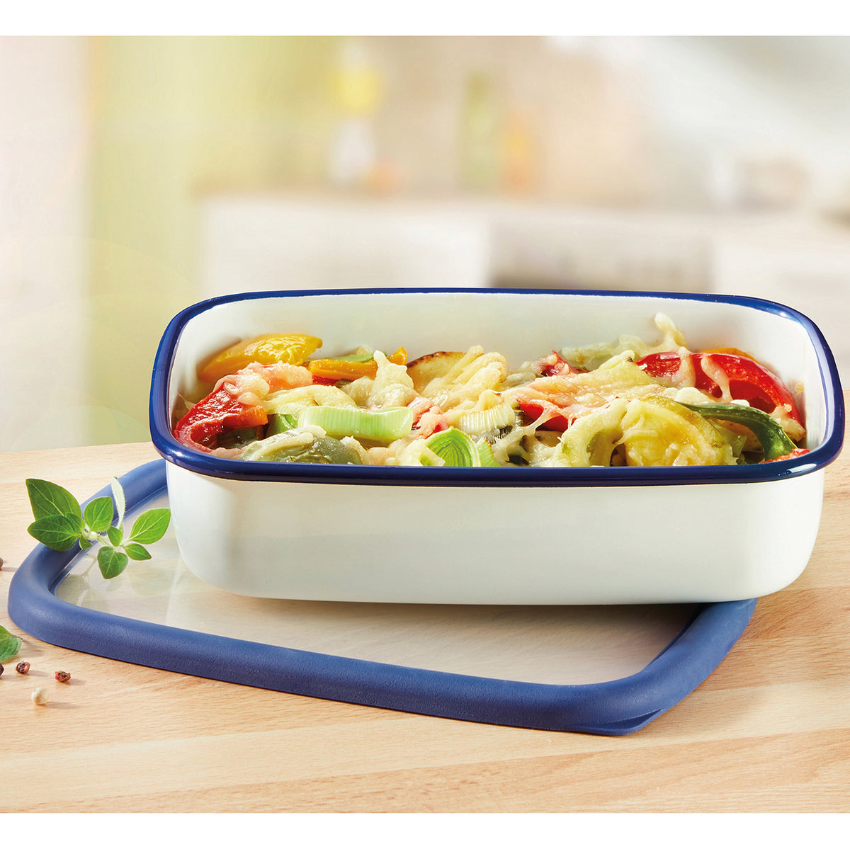 HONEYWARE Classic dark blue enamelled saucepan with 1.7L capacity, featuring a sturdy handle and smooth enamel surface.