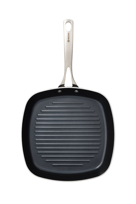 Kyocera ceramic grill pan in black, 26 cm, featuring a durable ceramic coating and sturdy handle for versatile cooking.