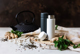 KYOCERA slim gray insulated bottle, Isolierflasche, with a sleek design and secure lid for hot or cold beverages.