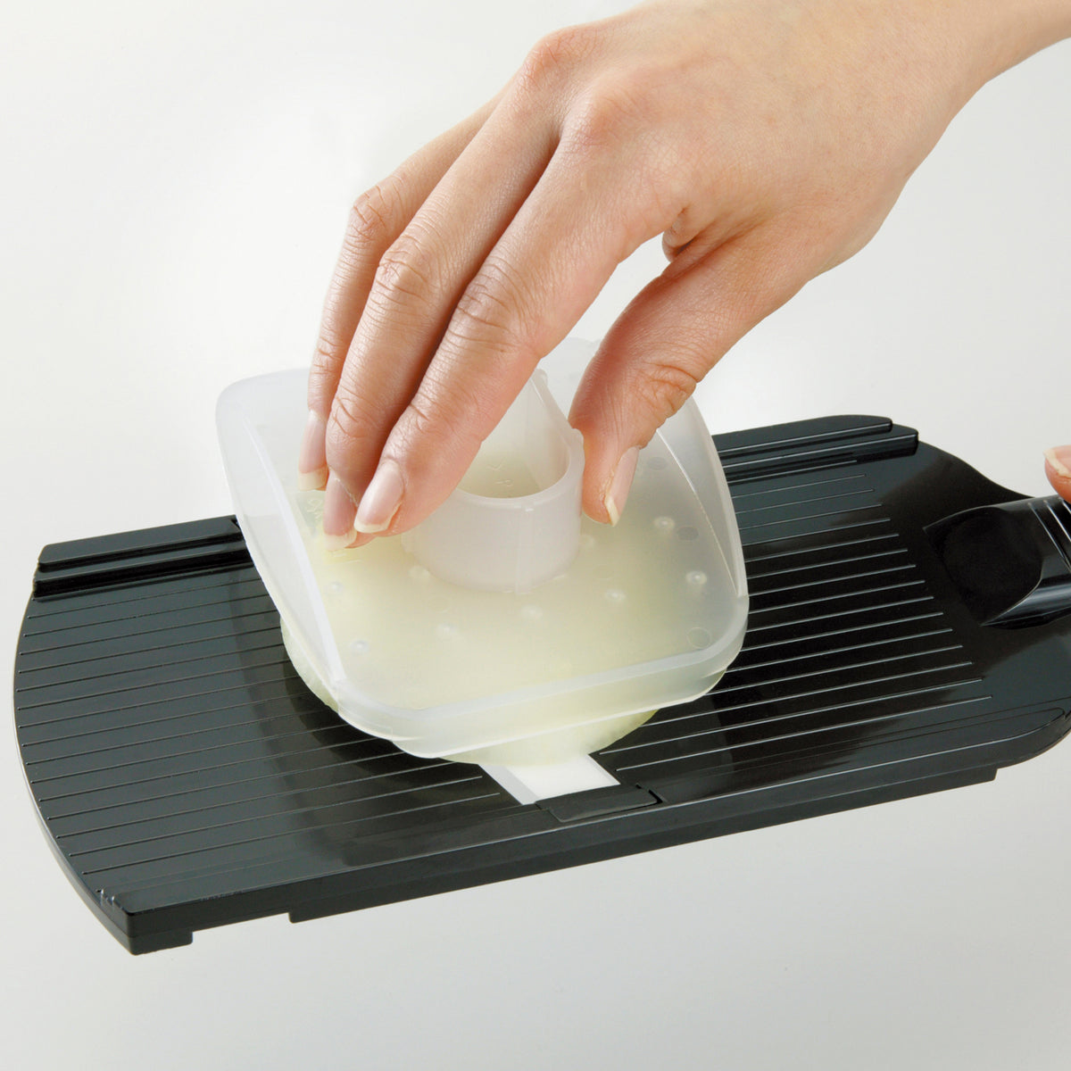 KYOCERA ceramic 4-stage handheld hobel in black with adjustable settings, ideal for precise woodworking tasks.