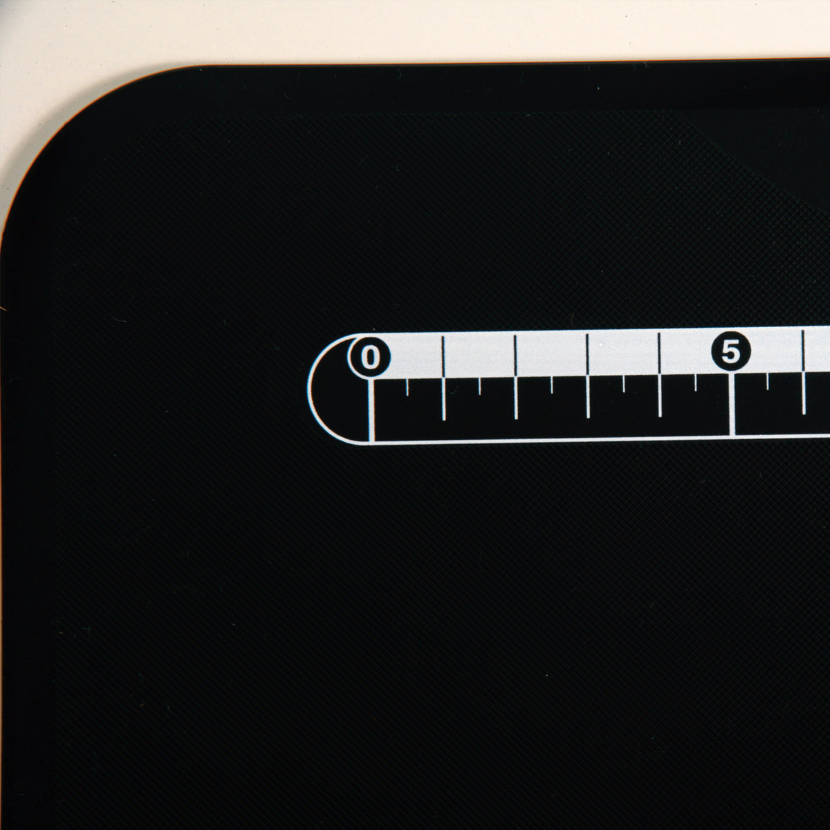 KYOCERA flexible black cutting mat, Schneidunterlage, 37 x 25 cm, ideal for precise knife work and food preparation.