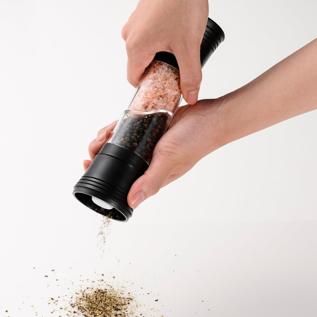 KYOCERA Kräuter- und Gewürzmühle DUAL in schwarz, ceramic grinder for herbs and spices, modern kitchen utensil
