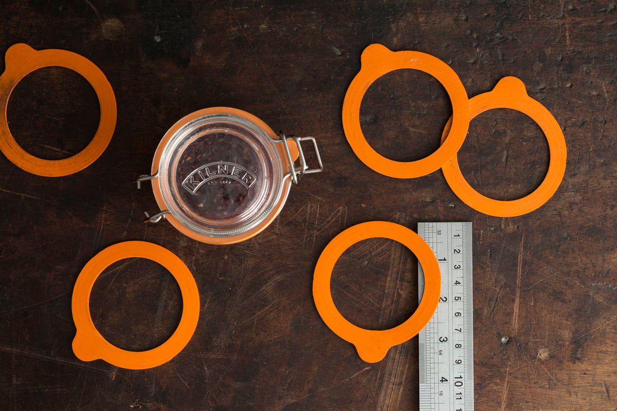 KILNER Einkochringe 6er-Set, 0,125 L for preserving jars, showing metal rings with rubber seals on a white background.