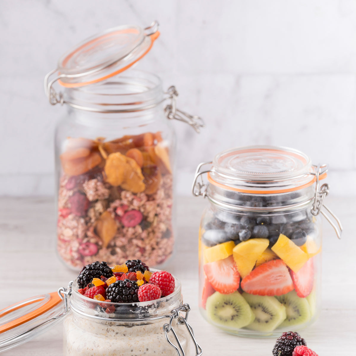 Clear KILNER CLIP SQUARE canning jar made of glass with a metal clip closure, suitable for preserving foods.