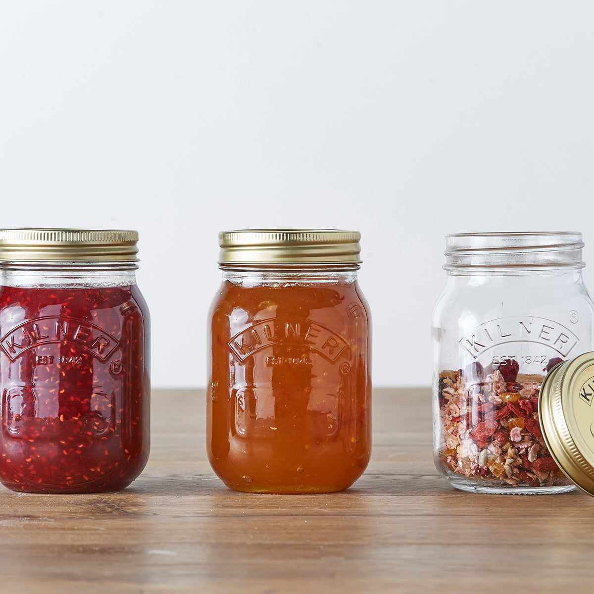 KILNER clear screw canning jar with metal lid for preserving food, shown with transparent glass body and screw-top lid