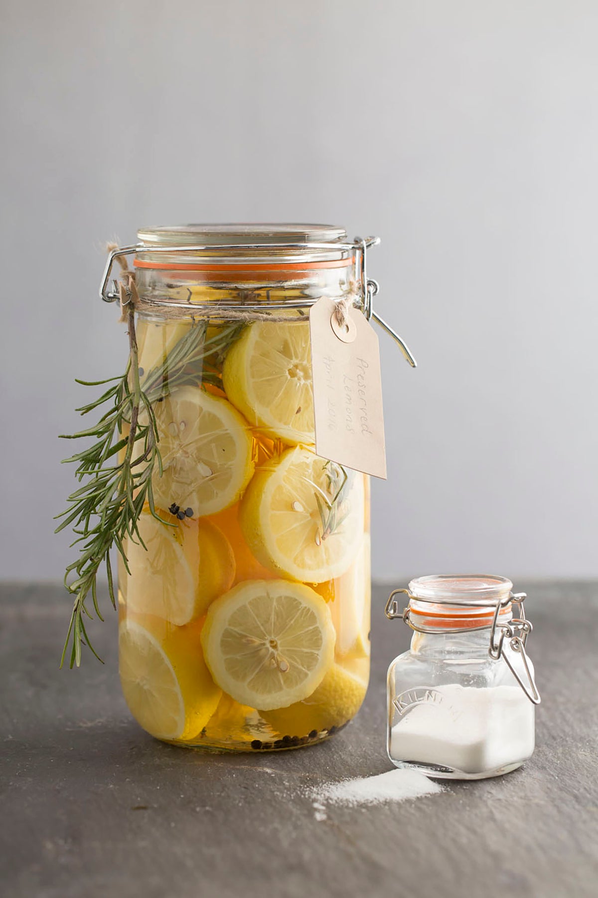 Clear Kilner clip round canning jar with metal clamp lid for preserving fruits and vegetables.