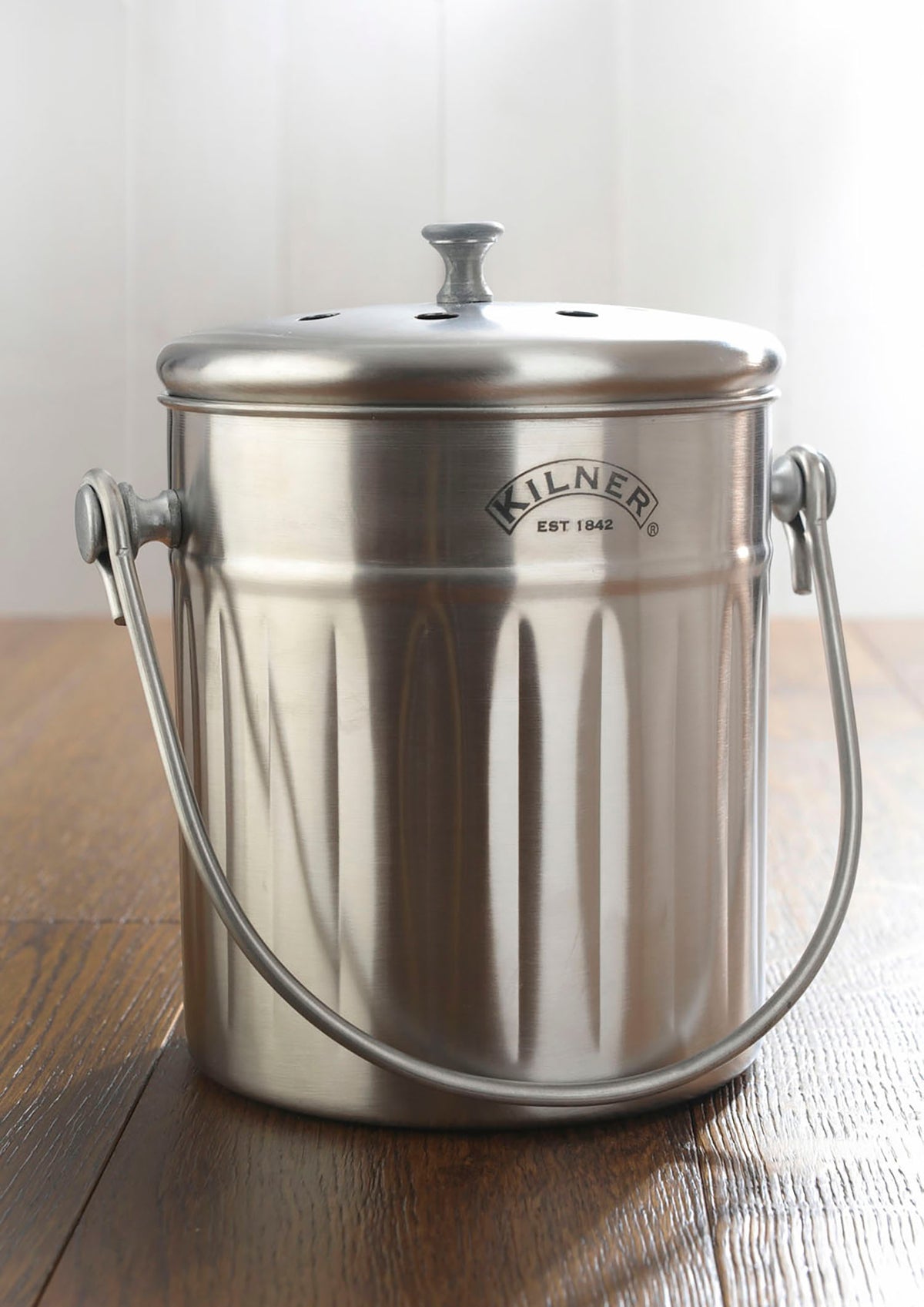 KILNER kitchen compost bin in stainless steel with 2L capacity, compact design for kitchen waste recycling.