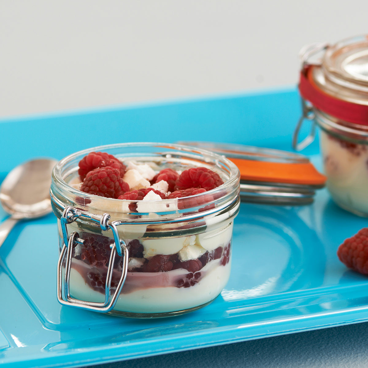Clear KILNER clip round canning jar with metal lid and ring for preserving and storing food.