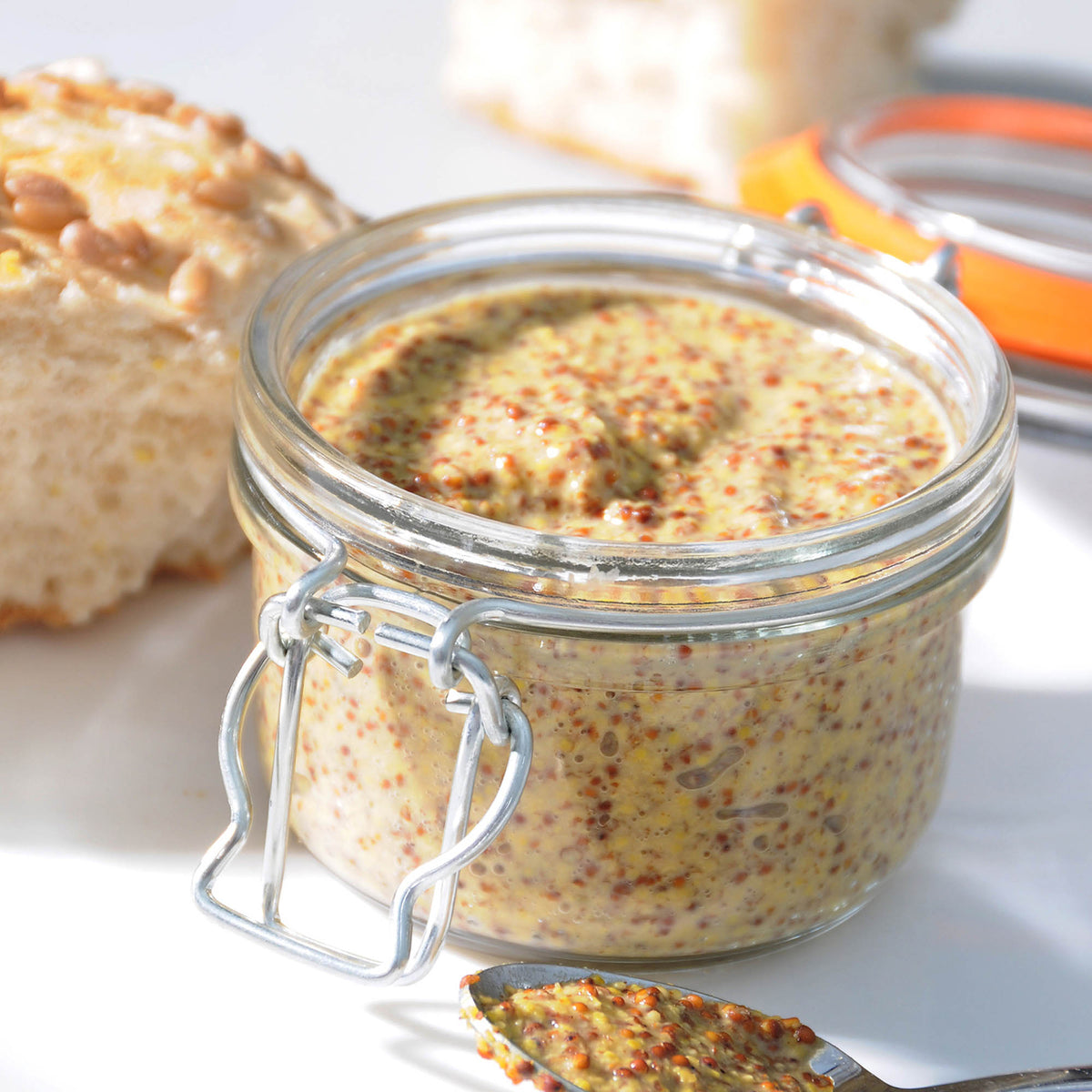 KILNER CLIP ROUND clear glass jar for canning, featuring a secure clip lid and transparent design for food storage.