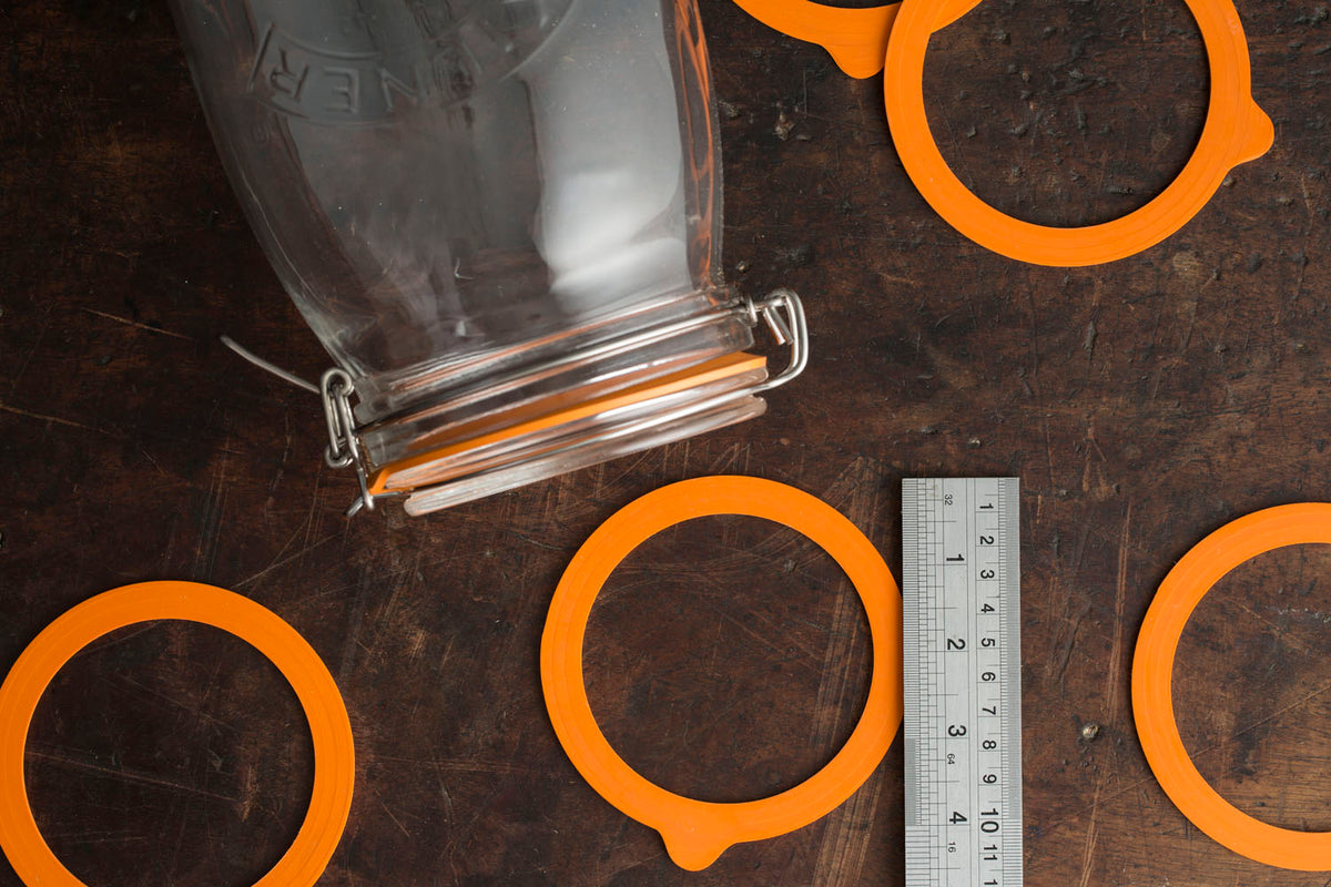 Set of six KILNER Einkochringe for 3-liter jars, used for sealing homemade preserves and canning.