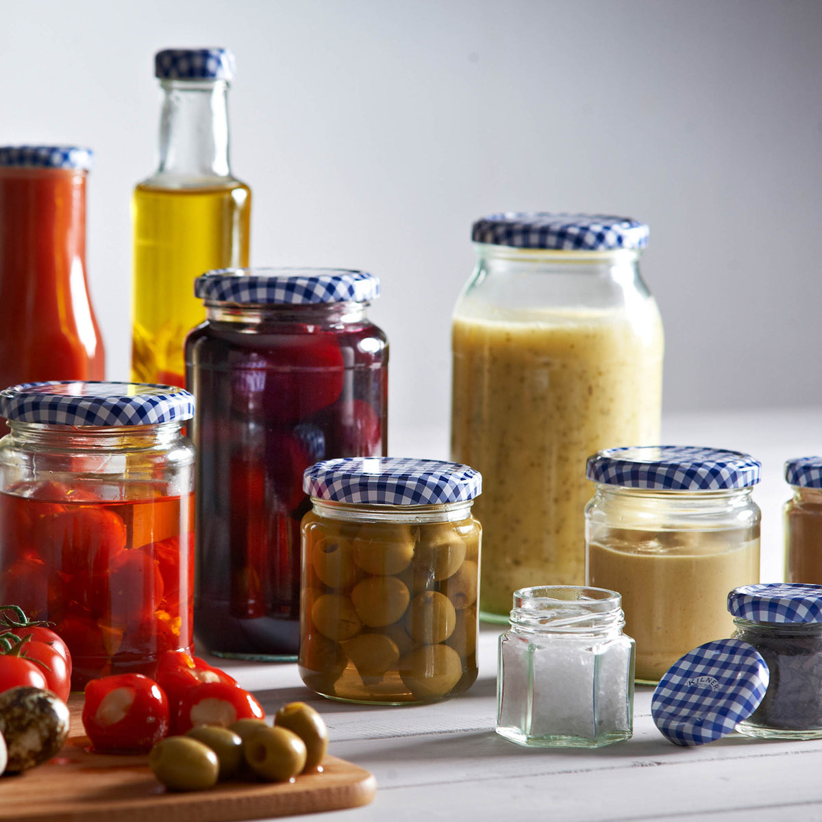 KILNER clear 228 ml Einkochglas jar with metal lid for canning and preserving food.