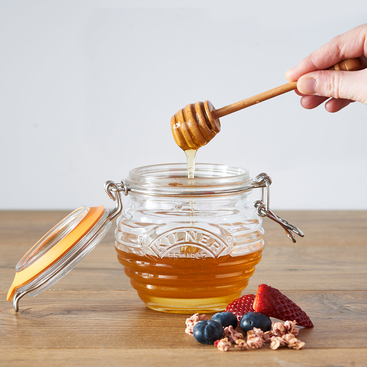 Clear 400 ml KILNER honey jar with a spout, designed for storing and serving honey in a traditional glass honey pot.