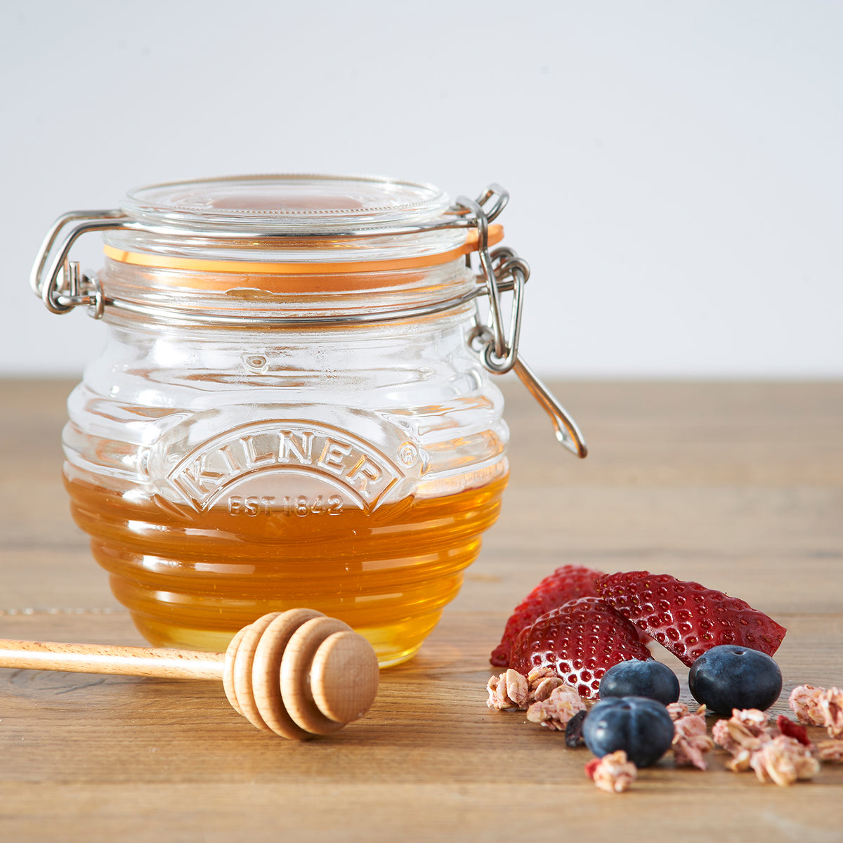 KILNER clear glass honey jar with lid, 400 ml capacity, featuring a traditional Honigtopf design for storing honey.